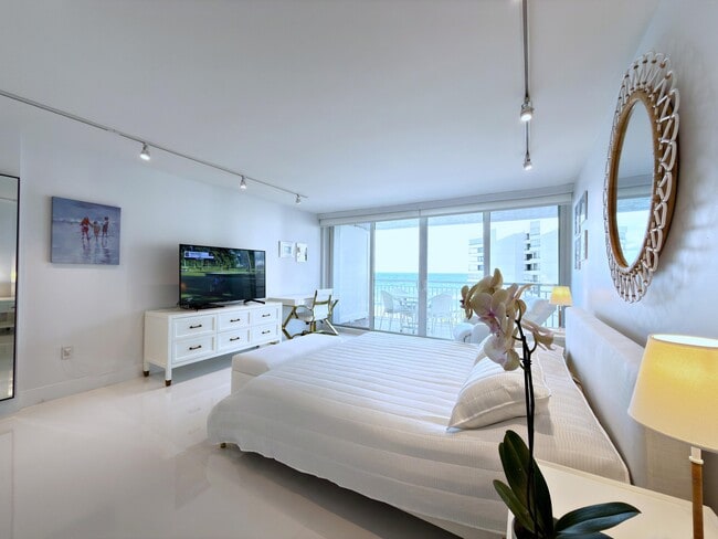 Building Photo - 3546 S Ocean Blvd