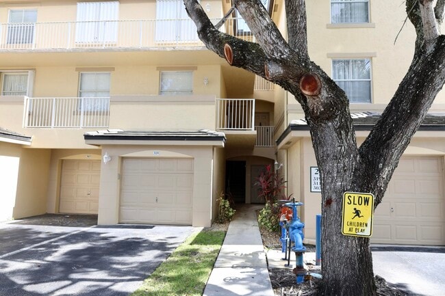 Building Photo - 2060 Greenview Shores Blvd