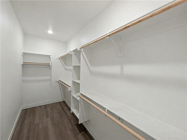 Building Photo - 43 Blairgowrie Dr