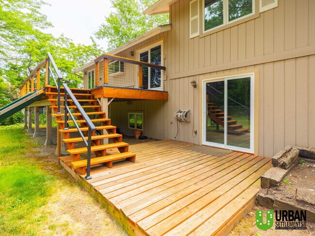 Building Photo - 8421 E Columbia Dr