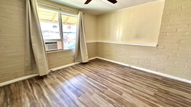 Building Photo - Available NOW - 3 Bedroom, 2 Bath, with a ...