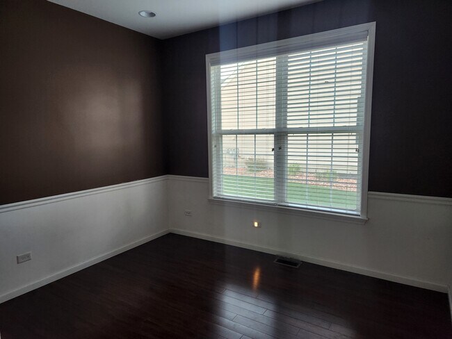 Building Photo - 8100 Shady Oak Rd