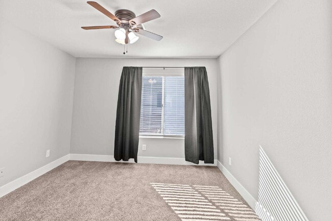 Building Photo - 7100 W Pirates Cove Rd