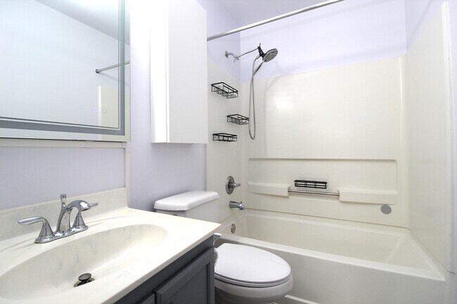 Building Photo - 2434 Dickens Dr