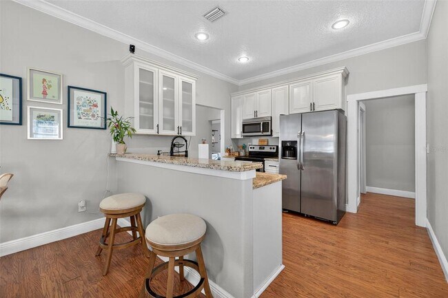 Building Photo - 5911 N Highland Ave