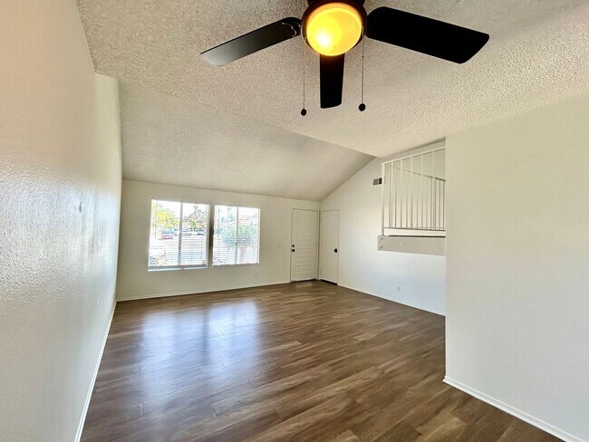 Building Photo - 5 Bed, 2 Bath in Otay Mesa!