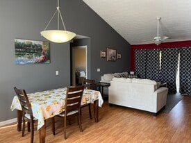 Building Photo - 4611 Court Yard Dr