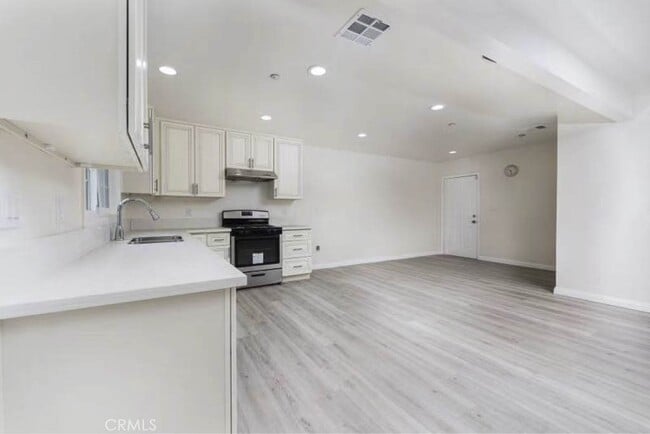 Building Photo - 506 San Luis Rey Rd