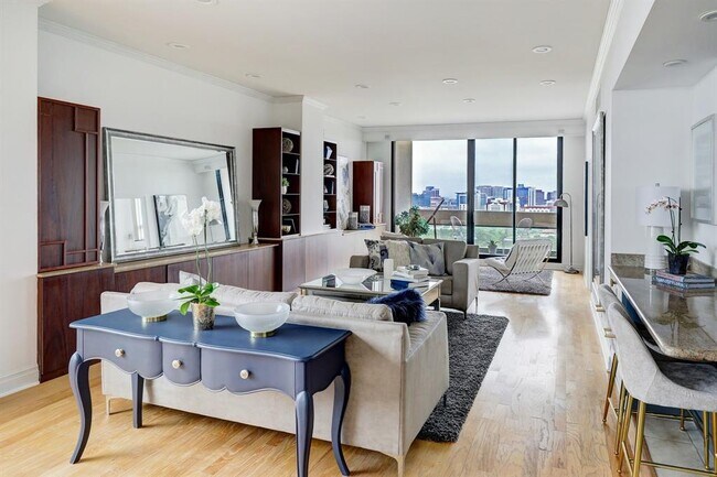 Building Photo - 1111 Hermann Dr