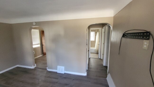 Building Photo - Clean & Affordable 2BR Home in Flint – $800 Rent