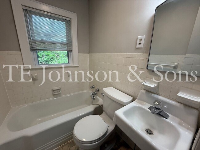 Building Photo - Spacious 3 Bedroom Home with Primary Suite on Main Level and 2-Car Carport