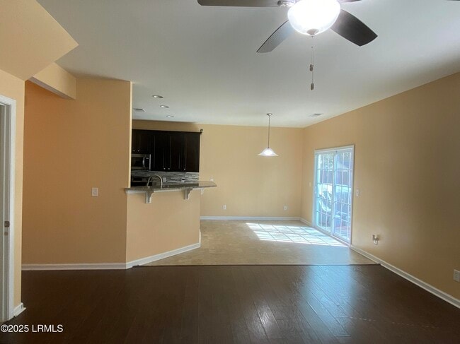 Building Photo - 204 Mission Way