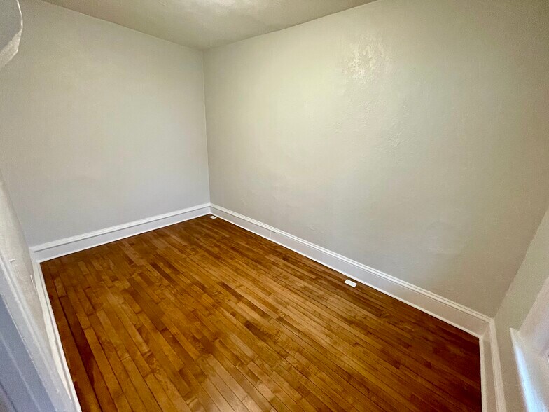 Building Photo - 360 Grove St