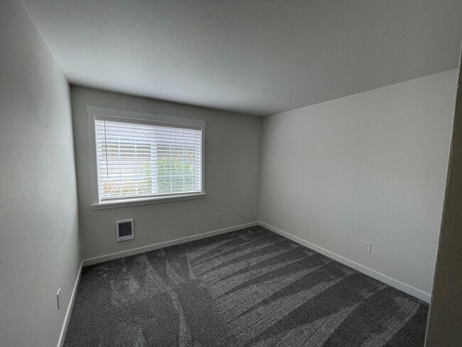 Building Photo - Updated 3-Bedroom Home in Bluegrass Commun...