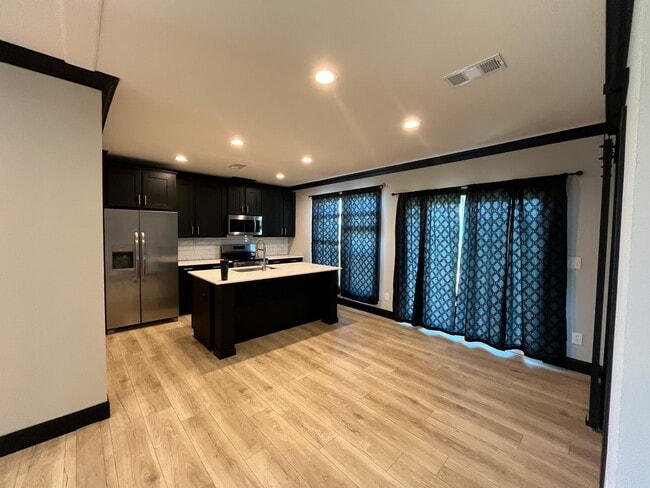 Building Photo - 1093 Anna Ln