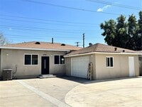 Building Photo - 5830 N Vista St
