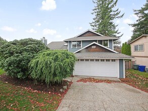 Building Photo - 3 Bed and 2 Bath Stunning Family Home is A...