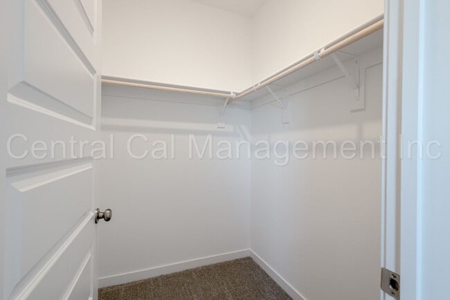Building Photo - 4 Bedroom, 2 Bath Home with Solar in the S...