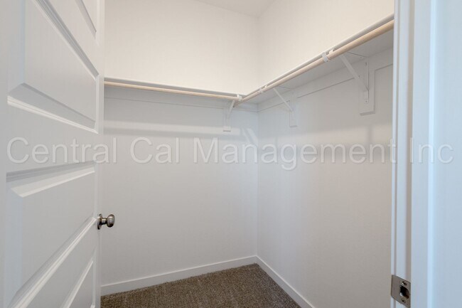 Building Photo - 4 Bedroom, 2 Bath Home with Solar in the Southwest - $2495 Per Month!