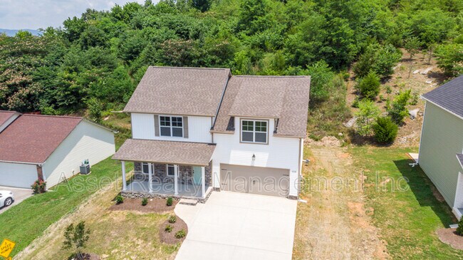 Building Photo - 628 Drakewood Rd