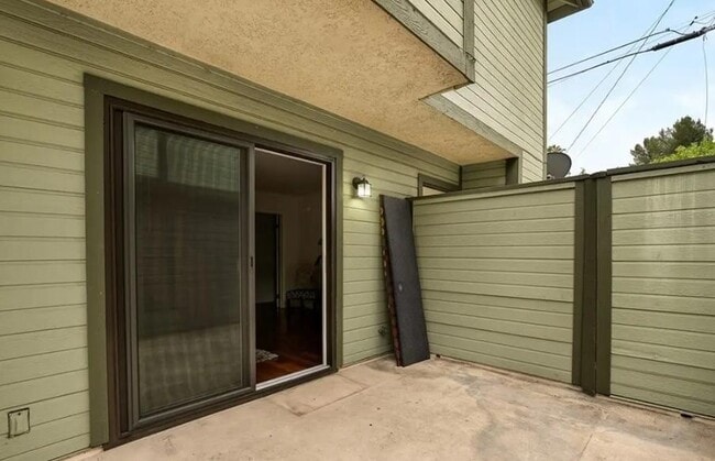Building Photo - 1340 Mayflower Ave