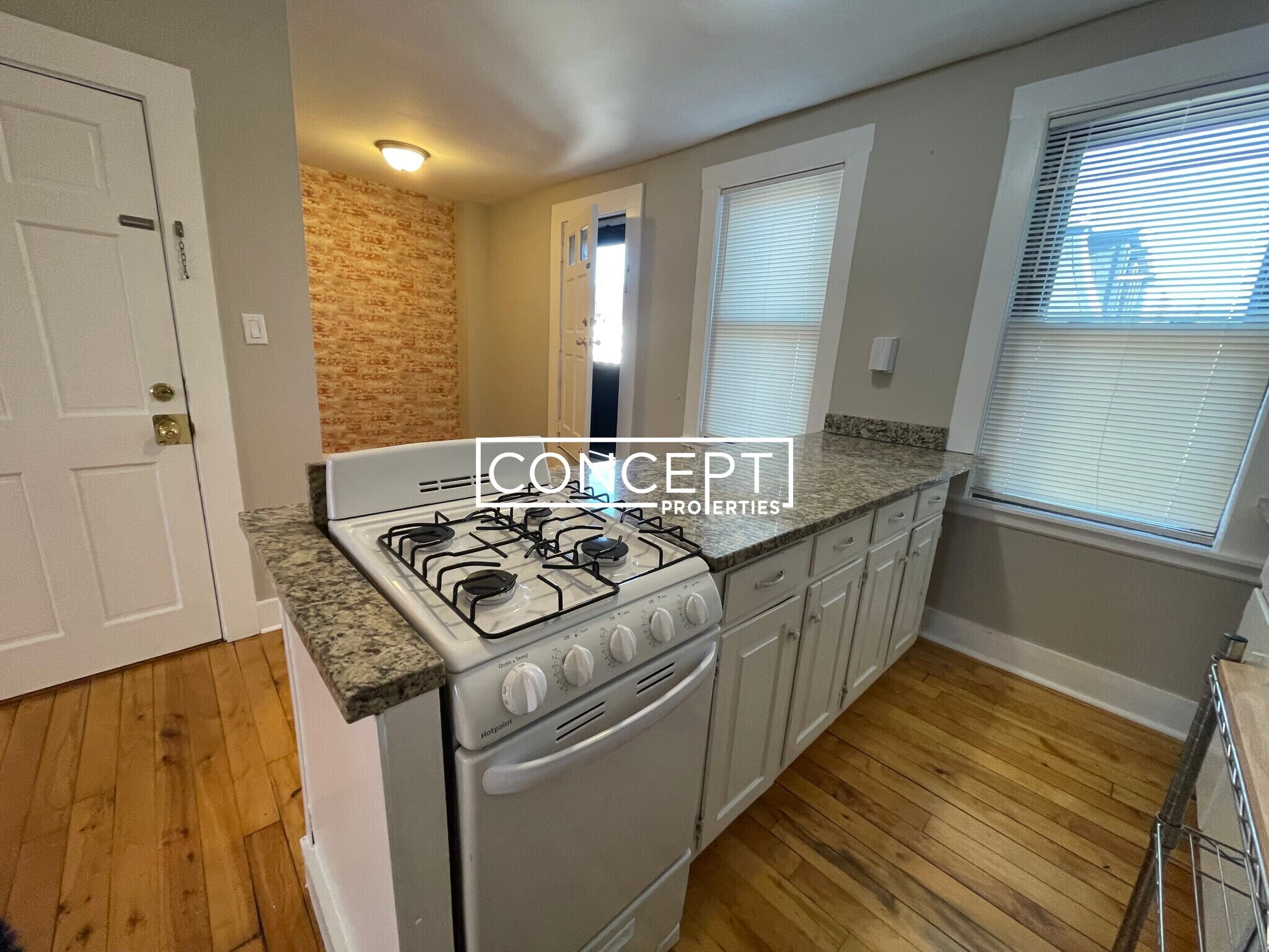 Building Photo - 39 Beacon St