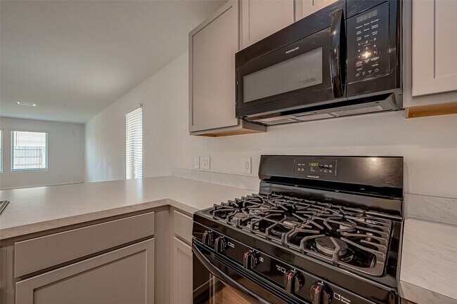 Building Photo - 18111 Robin Creek Dr