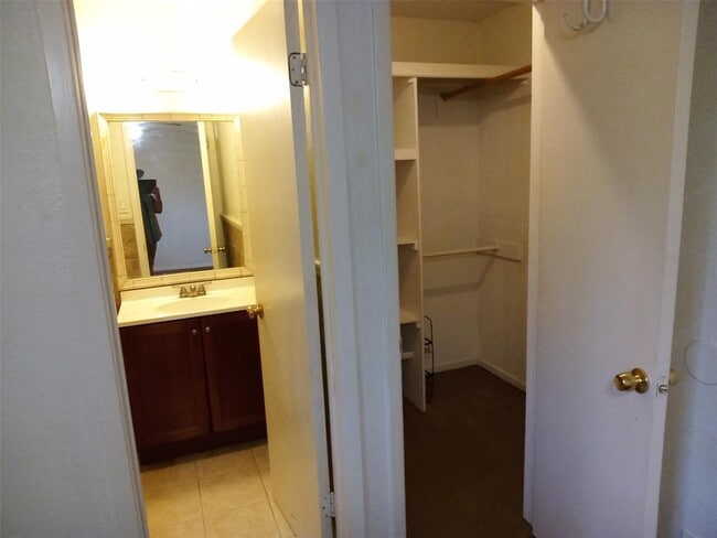 Building Photo - 907 Sirocco Dr