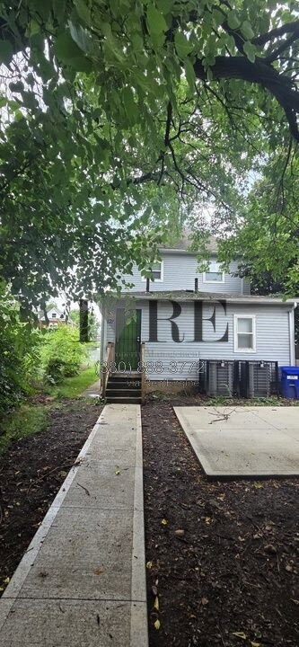 Building Photo - 878 Sullivant Ave