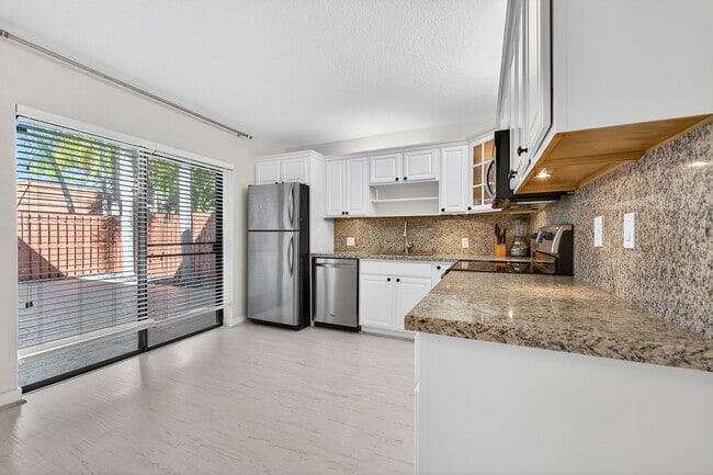 Building Photo - 1525 Augusta Cir