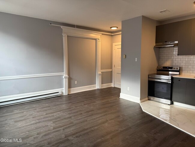 Building Photo - 5 Broadway