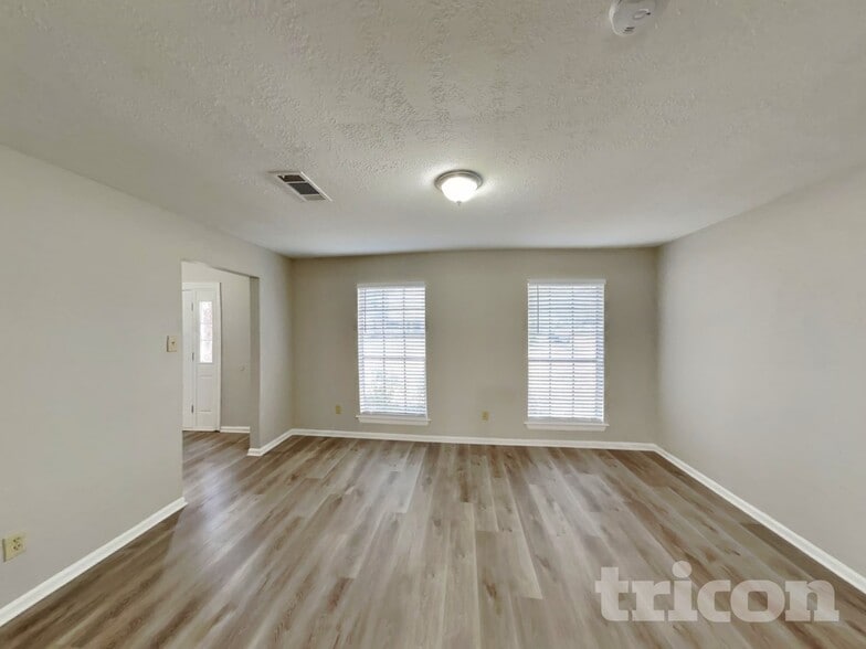 Building Photo - 8111 Silver Fir Dr
