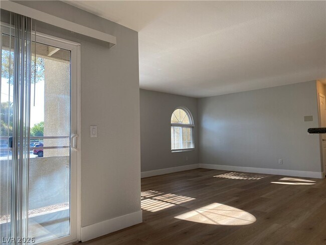 Building Photo - 3145 E Flamingo Rd