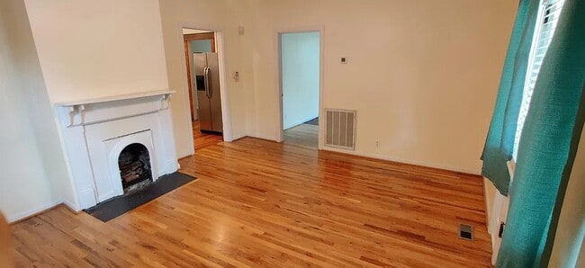 Building Photo - 3919 Dakota Ave