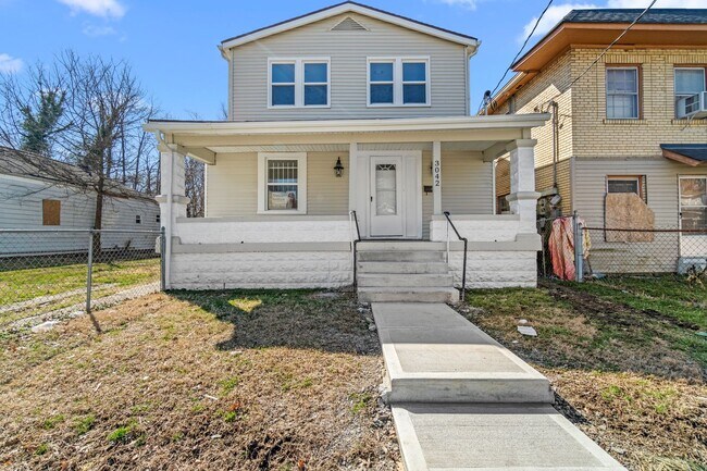Building Photo - 3042 Greenwood Ave