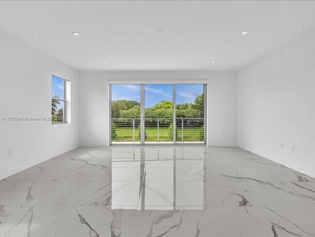 Building Photo - 16644 Botaniko Dr N