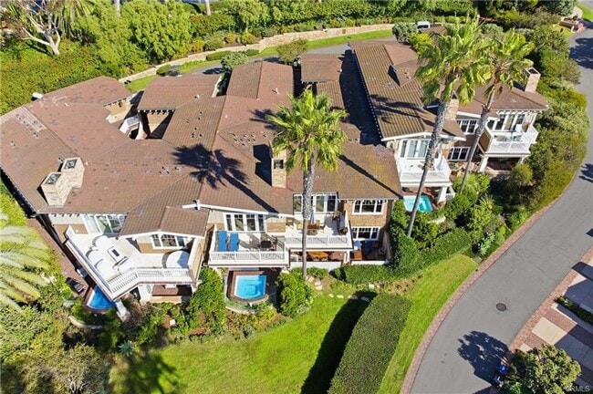 Building Photo - Charming Coastal Retreat in the Heart of Laguna Beach