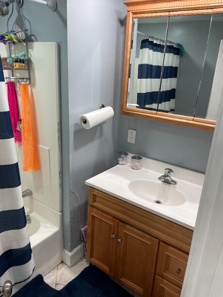 Building Photo - 241 Ash St