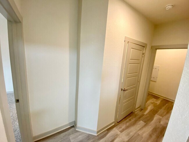 Building Photo - Beautiful 3bed/2.5bath in Northeast Austin!!