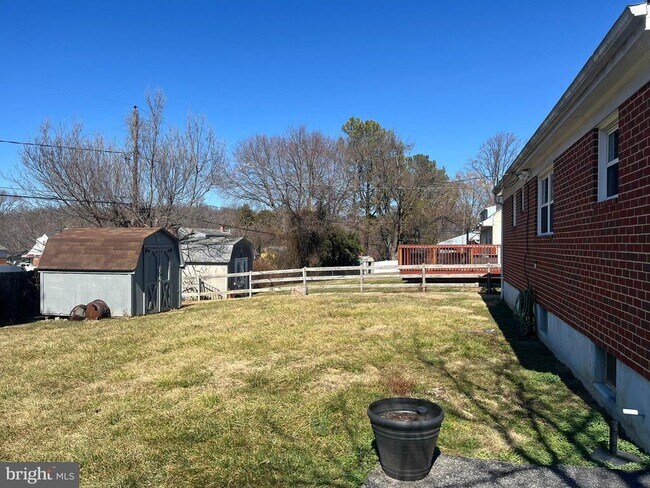 Building Photo - 3806 Byxbee Rd