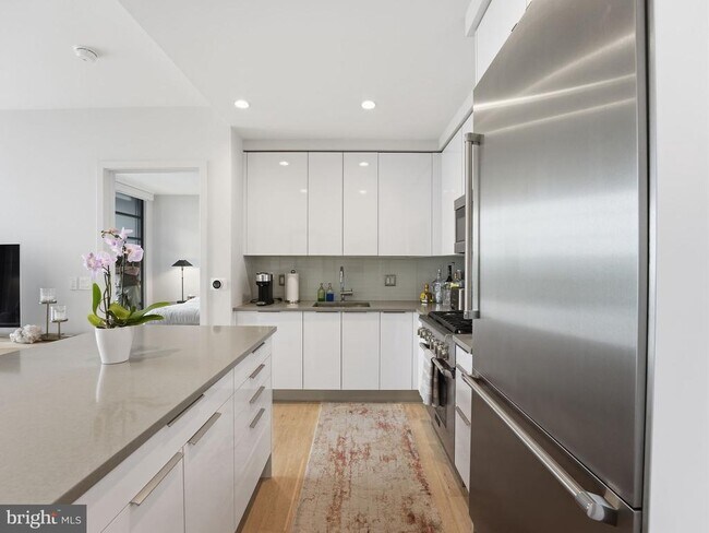 Building Photo - 45 Sutton Square SW