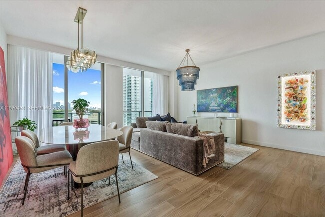 Building Photo - 2678 Tigertail Ave