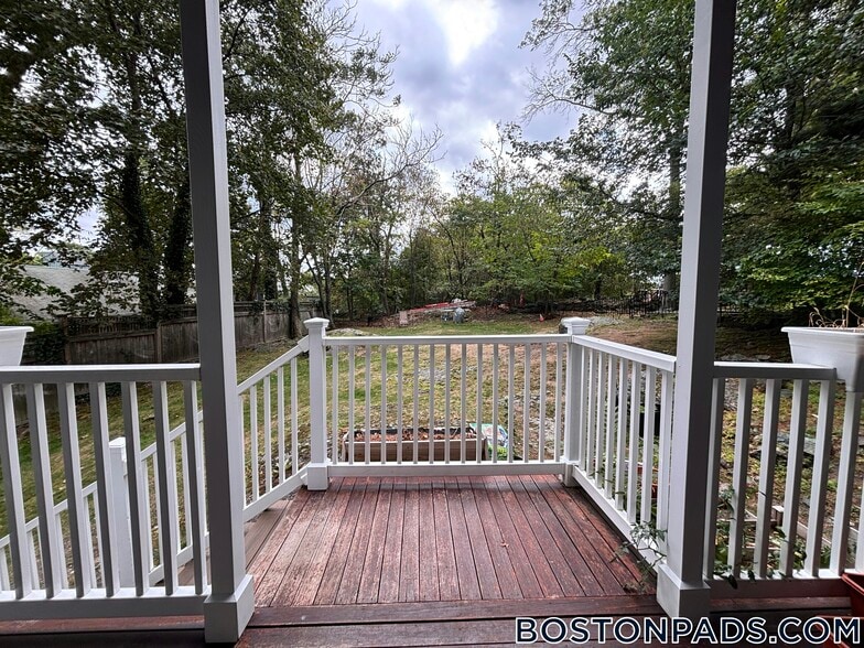 Building Photo - 10 Selkirk Rd