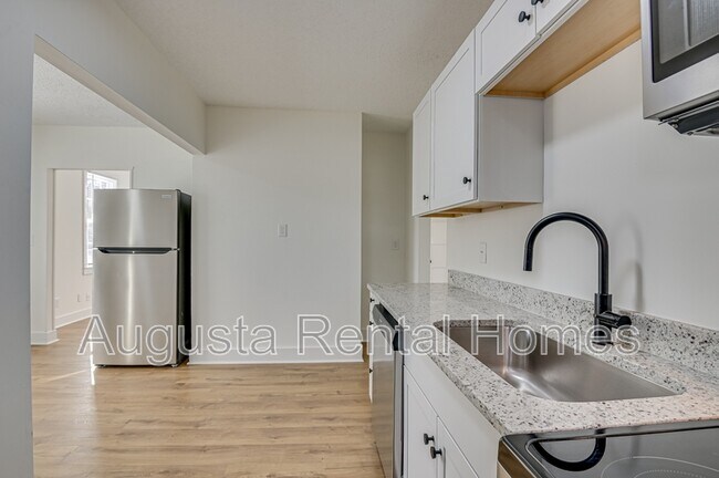 Building Photo - 2019 Roosevelt Dr