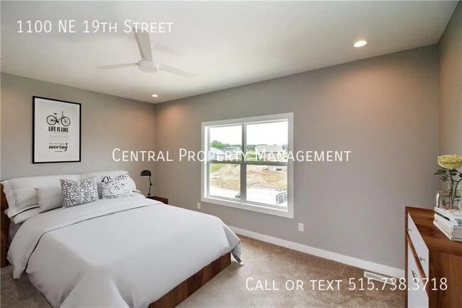 Building Photo - 1100 NE 19th St