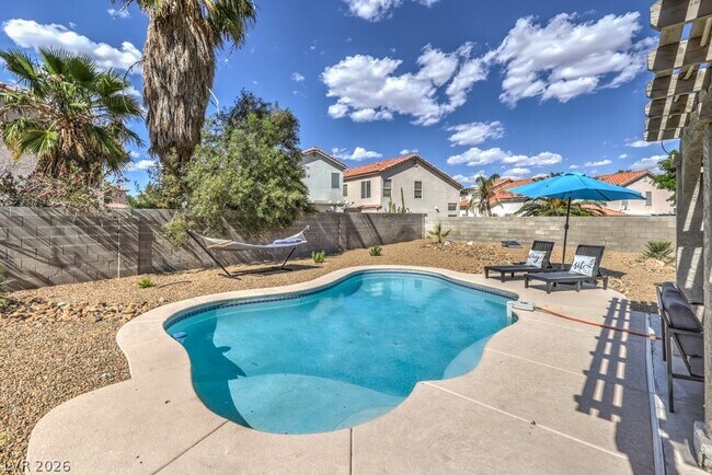 Building Photo - 1918 Pintura Cir