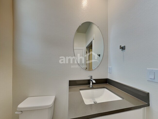 Building Photo - 3985 Ryedale Wy