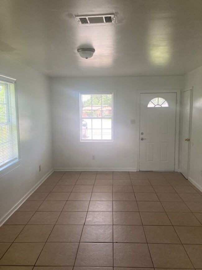 Building Photo - Gulfport 3 Bedroom