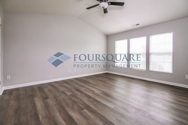 Building Photo - Single Family | Back Patio | Two- Car Gara...