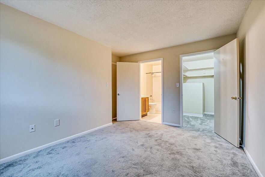 Building Photo - 211 Ravens Crest Dr